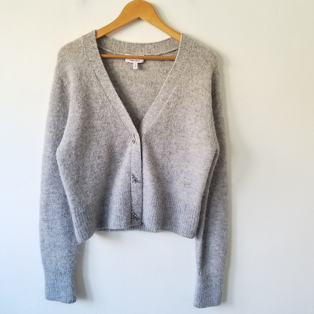 & Other Stories Light Gray V-Neck Fuzzy Cropped Cardigan - Picture 4 of 13